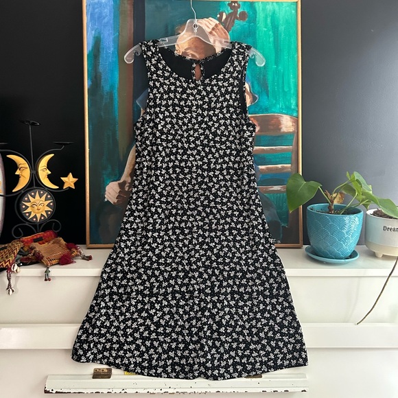 Jessica Dresses & Skirts - Jessica Black Floral Midi Dress